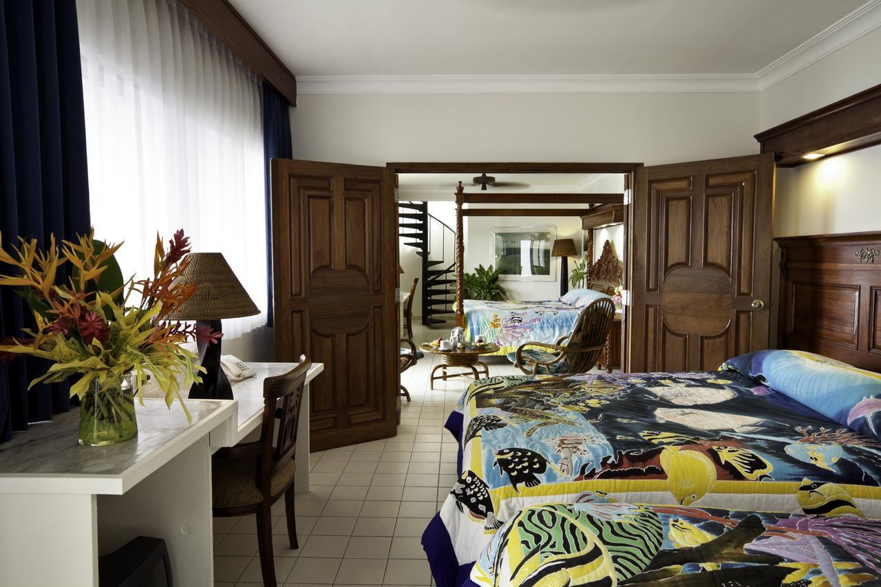 Manta Ray Bay Resort Colonia Eksteriør billede