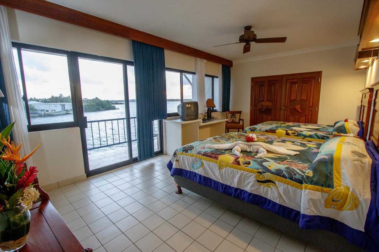 Manta Ray Bay Resort Colonia Eksteriør billede