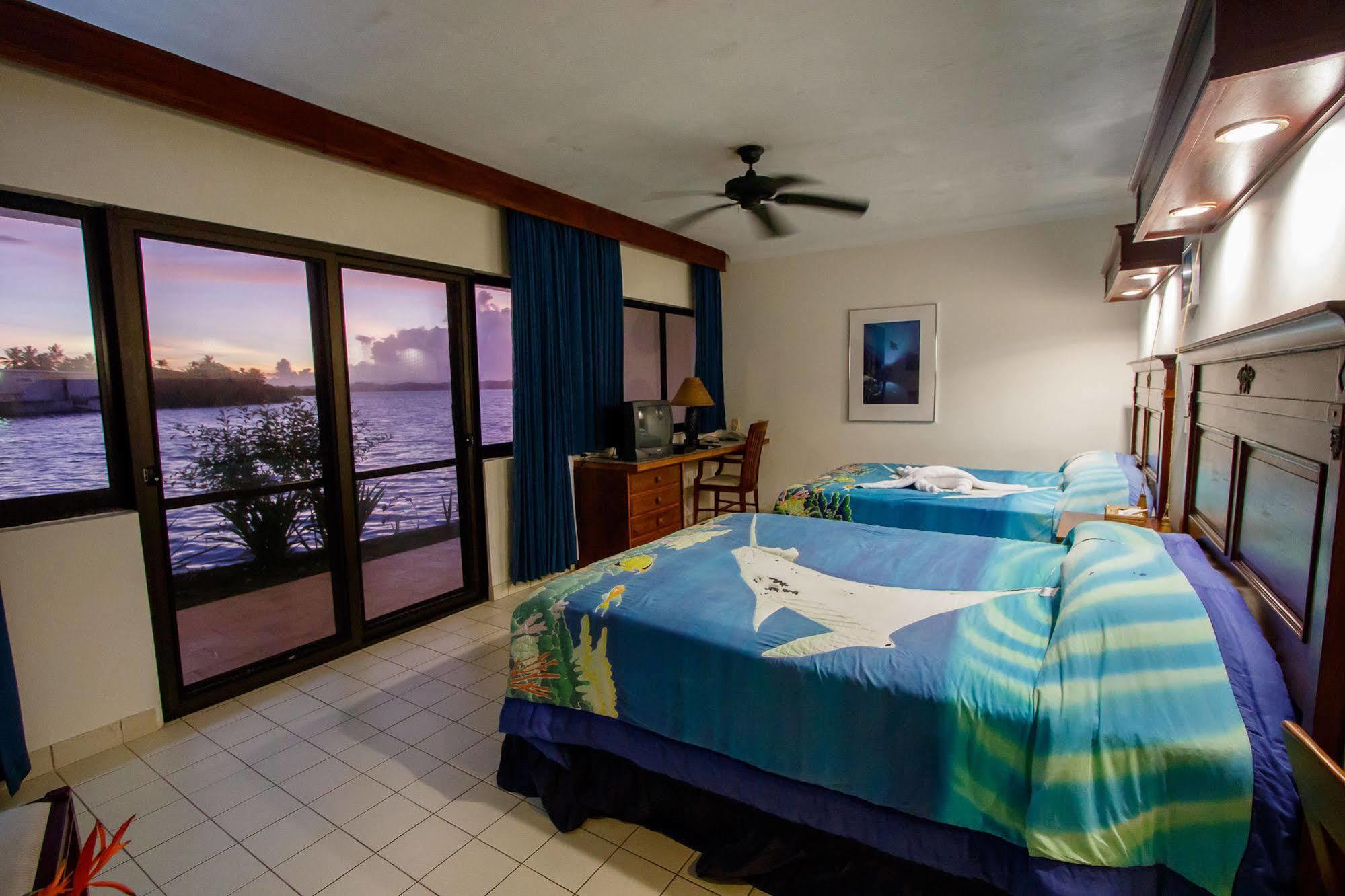 Manta Ray Bay Resort Colonia Eksteriør billede